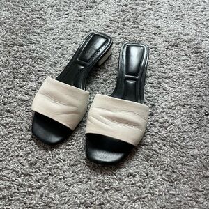 Vince Camuto Black and Cream Sandals